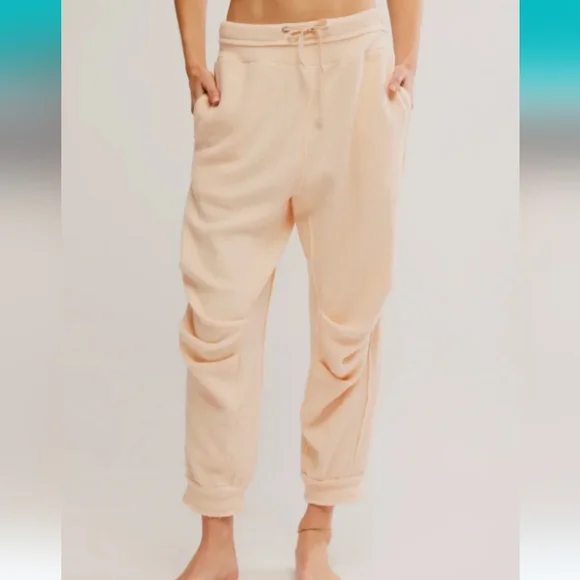 New! Free People Day Off Fleece Oversized Joggers in Tender Peach - Picture 7 of 7